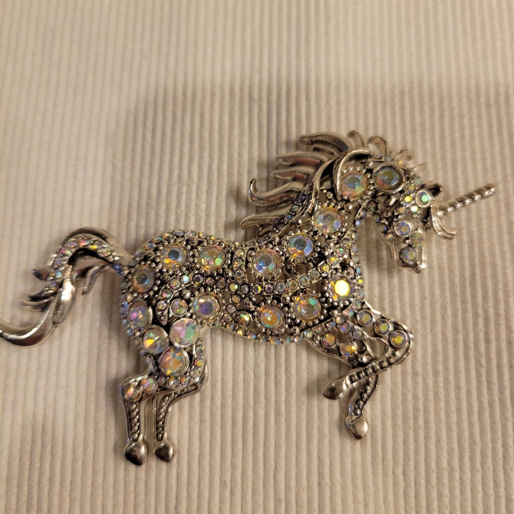 🐴EUC~Silver Unicorn Brooch with Aurora Borealis Rhinestones